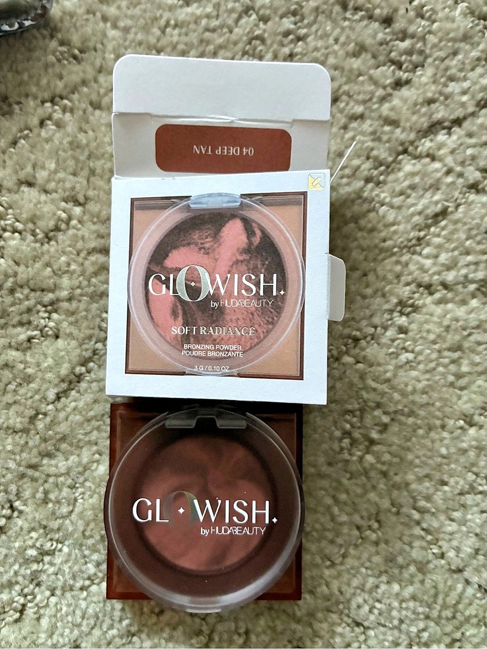 Huda Beauty GloWish Soft Radiance Bronzing Powder Deep Tan